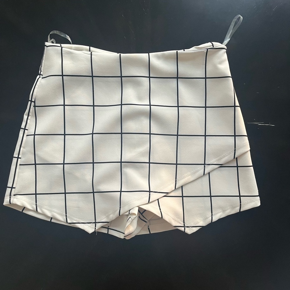 Size small American Threads Skort